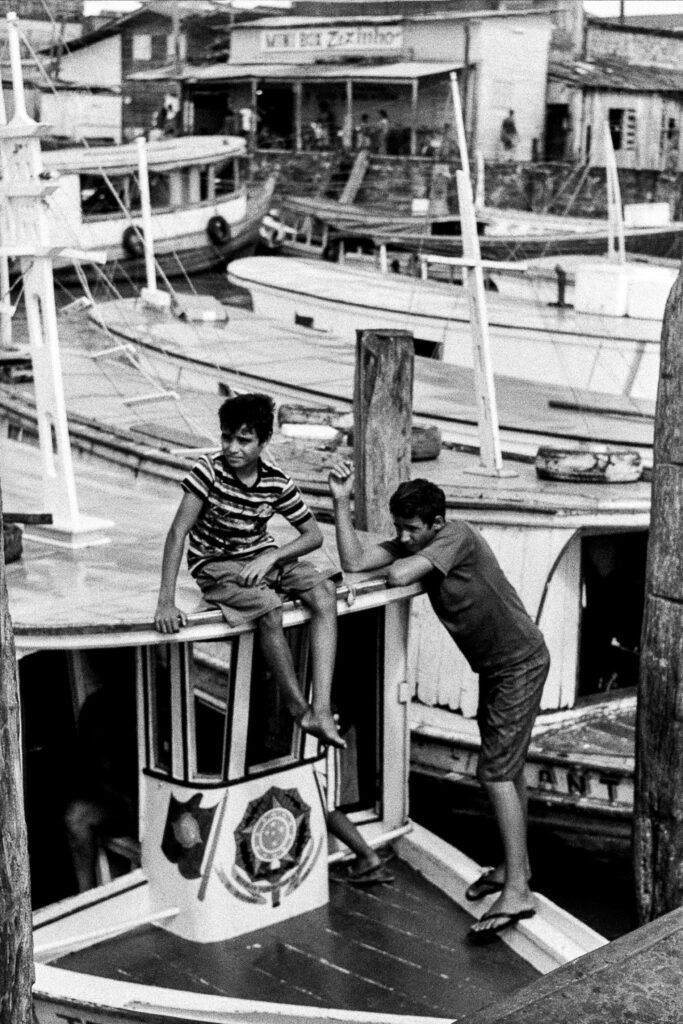 crianças barcos fotografia santana amapá